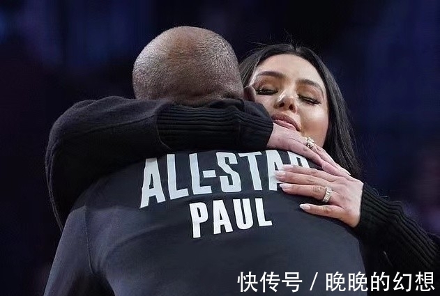 布莱恩|科比的39岁遗孀现身NBA现场全黑造型显得太壮实,与保罗深情拥抱