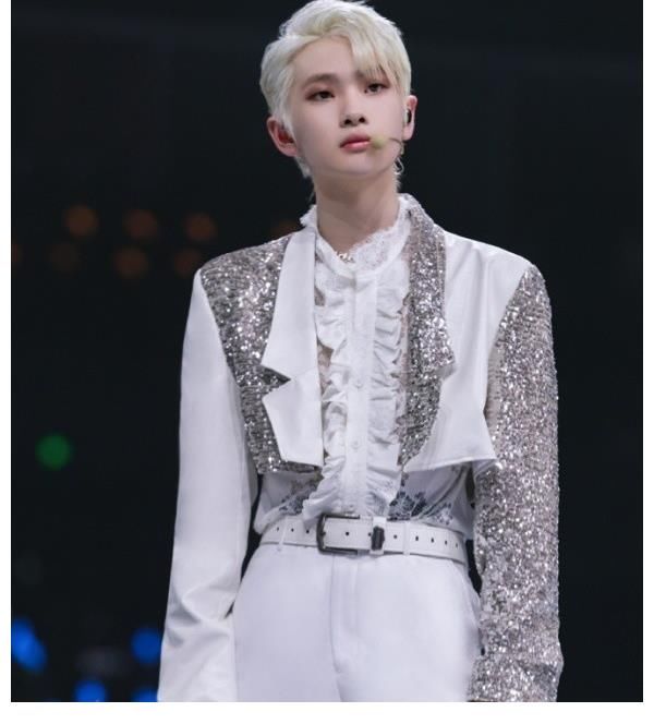 任豪|R1SE成員最新路透，何洛洛任豪超帥氣，周震南翟瀟聞魅力十足