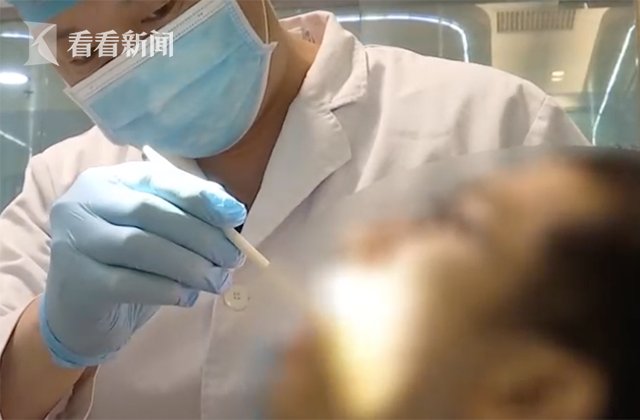 男子|32岁男子牙齿几乎都掉光！医生：这病很多人都有