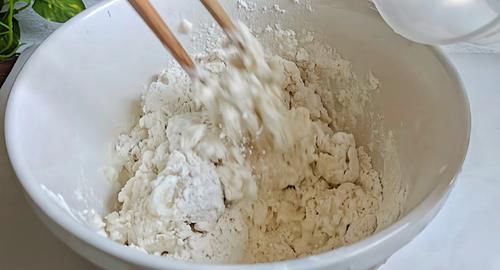  鱼头|秋冬这样吃，菜饭一锅出~鱼头泡饼