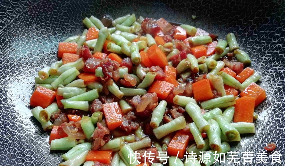 豆角|我家懒人晚餐走红，饭和菜一锅出，食材丰富又营养，一顿不到10元！
