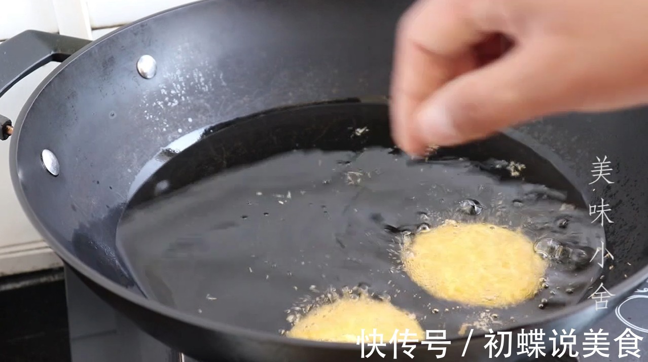 南瓜新做法，不做南瓜饼，不蒸馒头，越吃越想吃，做法超简单