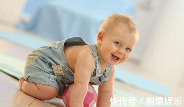 站立|0-12个月宝宝大动作发育时间表,你家娃达标没新手爸妈收藏