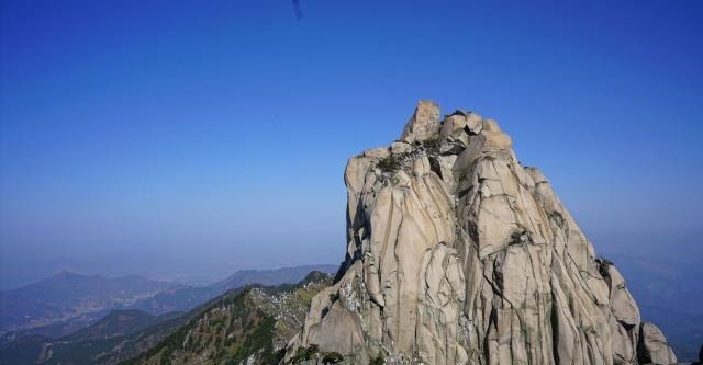 怪石|天柱山有奇峰、怪石、幽洞、峡谷，还有许多悠久的历史文化