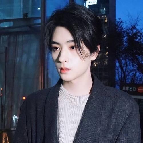 青春有你主题曲直拍公布,余景天动作标准,邓孝慈是在梦游?