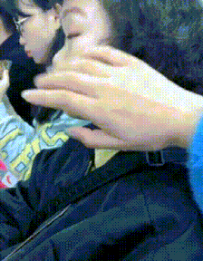 |搞笑GIF:妹子做个保养,弄的跟做木乃伊一样