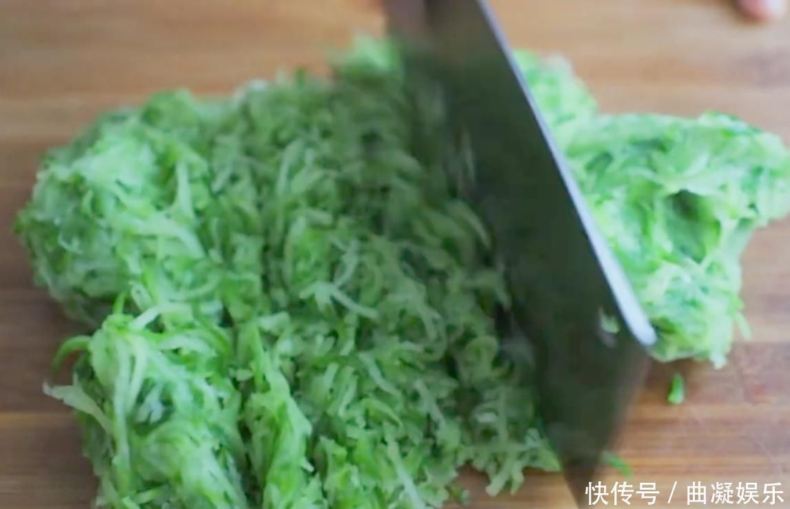  萝卜新吃法，不炒不炖不凉拌，鲜香美味，皮薄馅多，超好吃