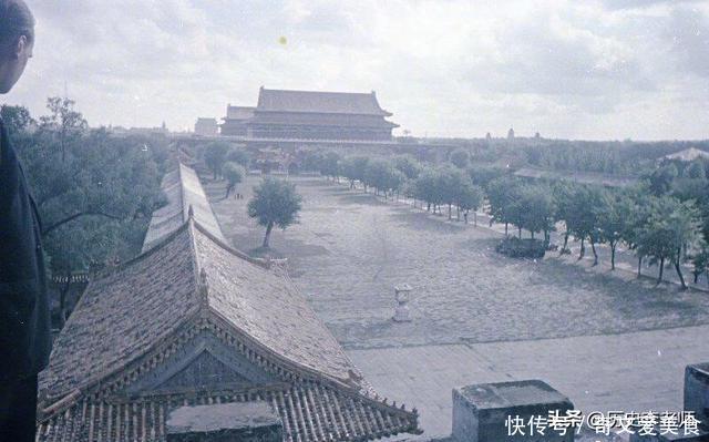 天安门广场大扩建的场景：中华门拆除，图8小变动让梁思成不满意