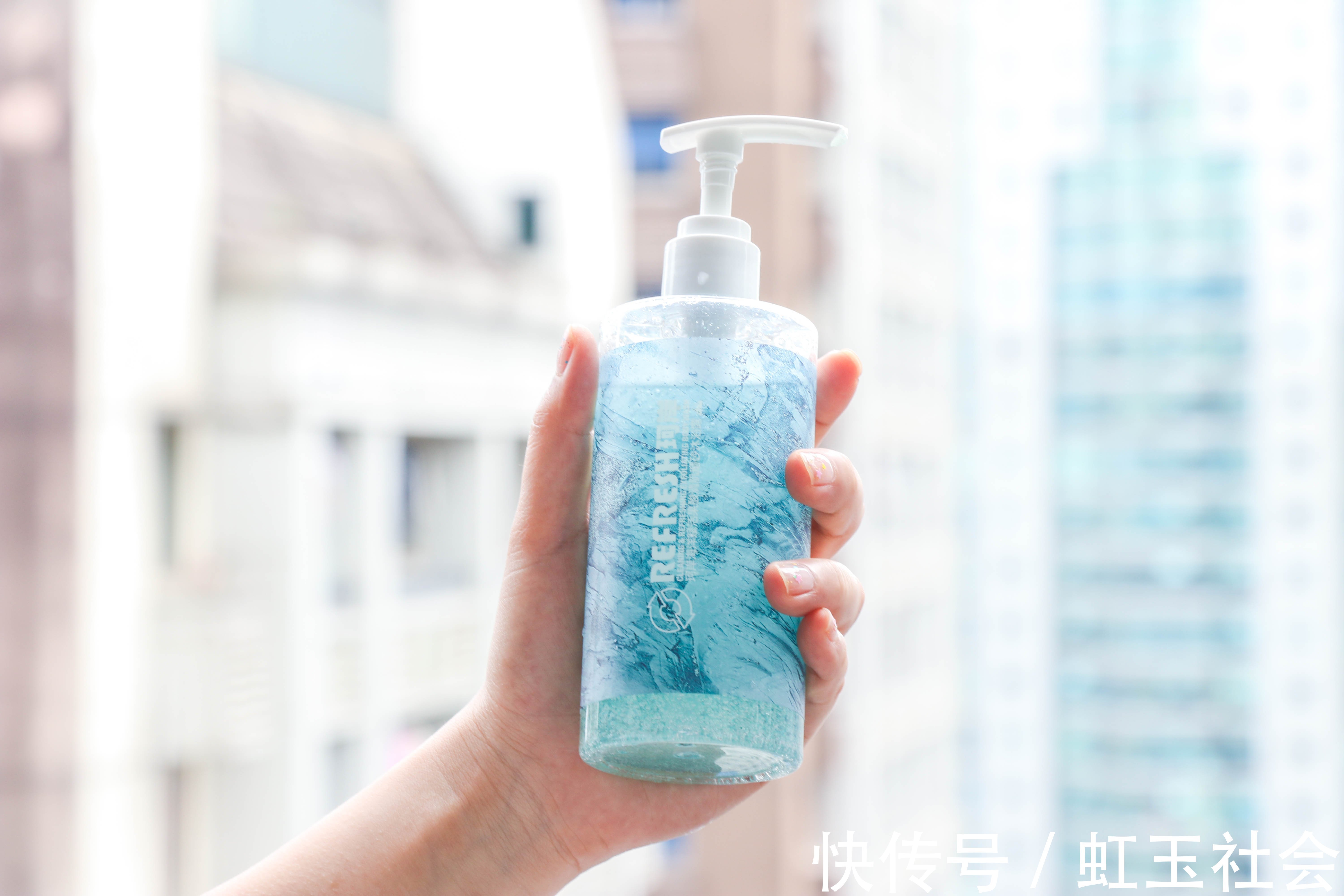 海洋赋活果酸清肌|珂岸果酸清肌磨砂沐浴露测评：高级冷香+磨砂效果让肌肤更舒适