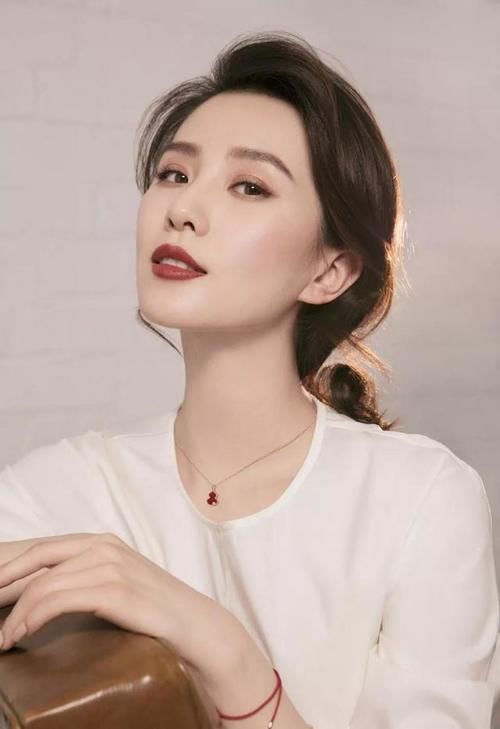 新年穿红色真的美爆了!这3种时髦搭法一定要学