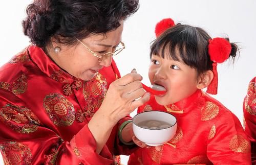 元宵節吃湯圓，嬰幼兒、孕婦、老人不要吃，其他人牢記“五不要”
