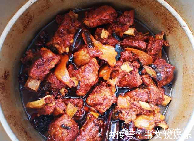 炖排骨时加入一样东西，排骨20分钟就醇香软烂，材料每家都有