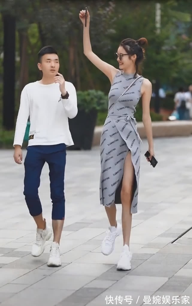 裙子|小姐姐的裙子有点意思左腿穿成1米7,右腿却像1米3,巨潮