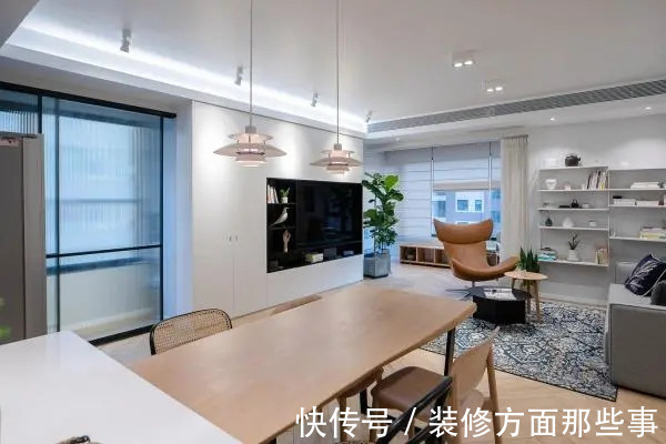 客厅|140平简约风三居室,封闭露台扩大客厅休闲工作两不误