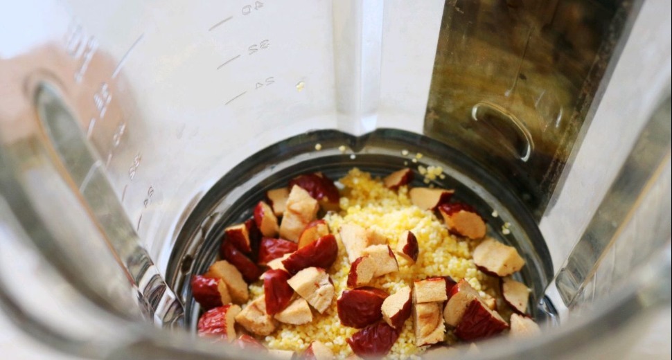 红枣|秋干气燥，早餐多喝这米糊，简单省时又营养，比喝牛奶舒服