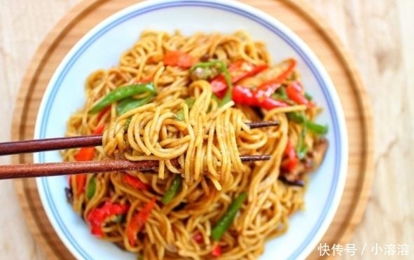 炒面也能在家做，鲜香入味又好吃，简单易学上手快
