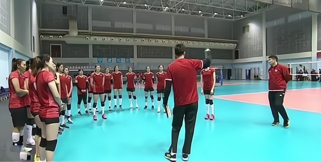 教练|训练中国女排,前男排队长抓主攻,争议教练训副攻,蔡斌也有重任
