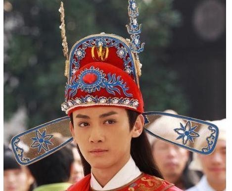 她是秦桧后人,因在秦桧墓前写下“一句名联”,从此名满天下!