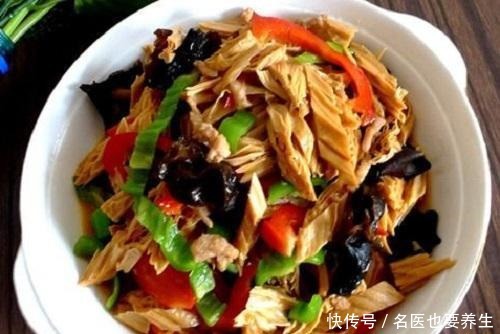 腐竹的正确做法,这样做腐竹不会硬,味道鲜美又开胃