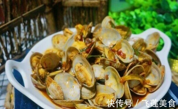 三道百吃不腻的家常菜做法分享:麻辣香锅,爆炒花蛤,双椒腰果