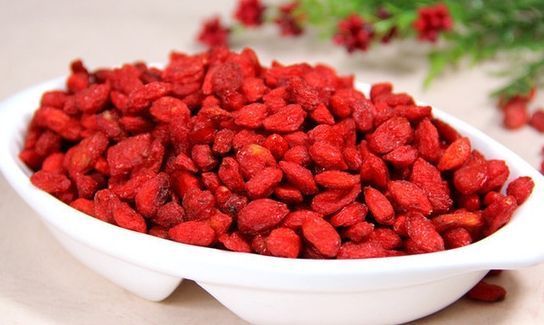 血压|枸杞和此物一起泡,每天一杯,血压降了,视力越来越好,皮肤细腻