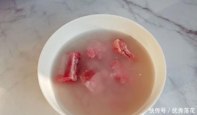 排骨和它是绝配，蒸一蒸20分钟上桌，鲜到流口水，好吃不上火
