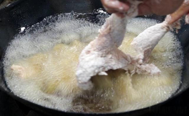 排队2小时也要买的香酥鸡,大厨教你在家做,外酥里嫩,啤酒绝配