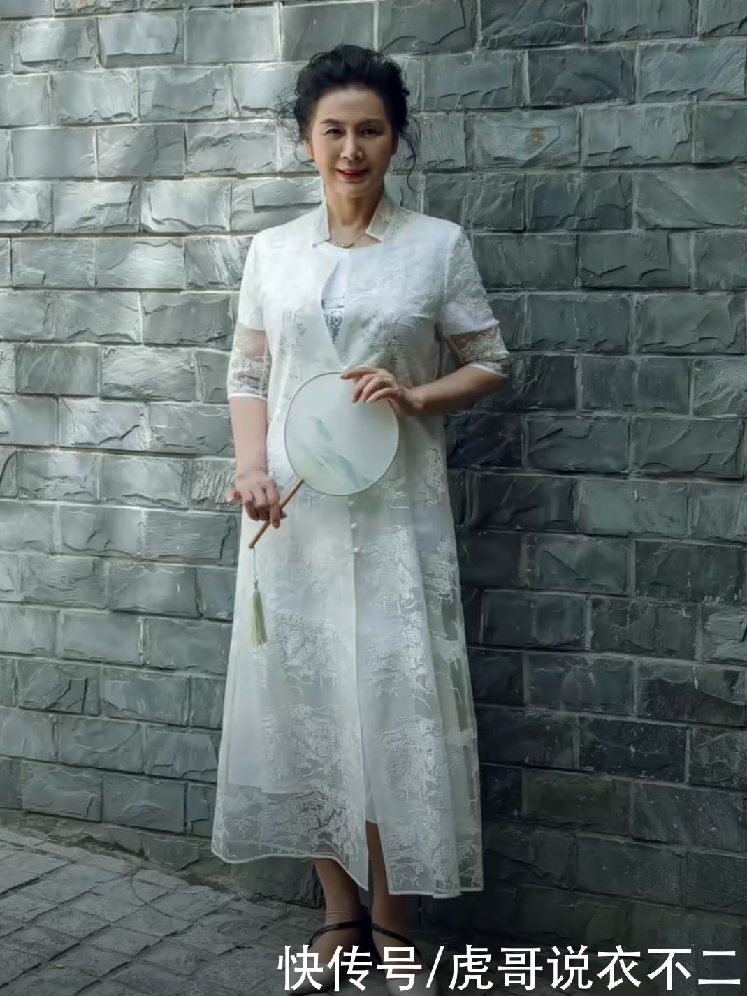 老气|这才是60岁女人该有的穿搭，记住这“四穿四不穿”，美到骨子里