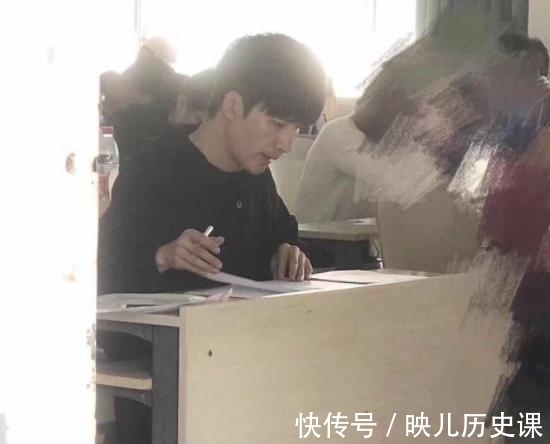 丁程鑫|明星考主持人證!胡海泉復(fù)習(xí)2個(gè)月高分拿證,王源被官方催考