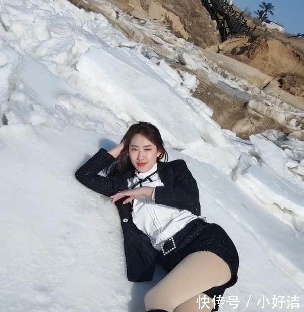 小姐姐|另类美女,躺雪地上的摆造型,对冬天的冷说不!