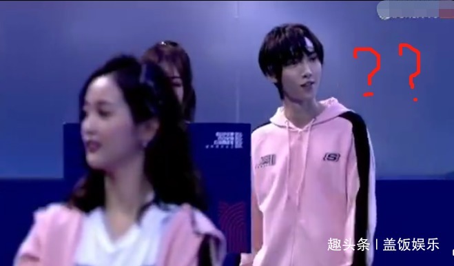 杜海涛主持又出失误！直播念错两位明星名字，被观众质疑势利眼