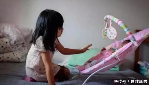 回家|5岁哥哥照顾半岁的妹妹,妈妈买菜回家后,却发现哥哥号啕大哭