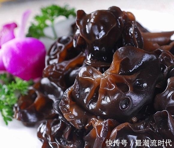 女人冬天经常吃黑木耳,对身体有3个好处,还不清楚的人来了解下