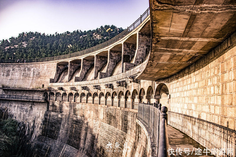 玻璃桥|落日余晖，一颦一笑染尽迷人秋色，遇见古老神秘之国—沂蒙山