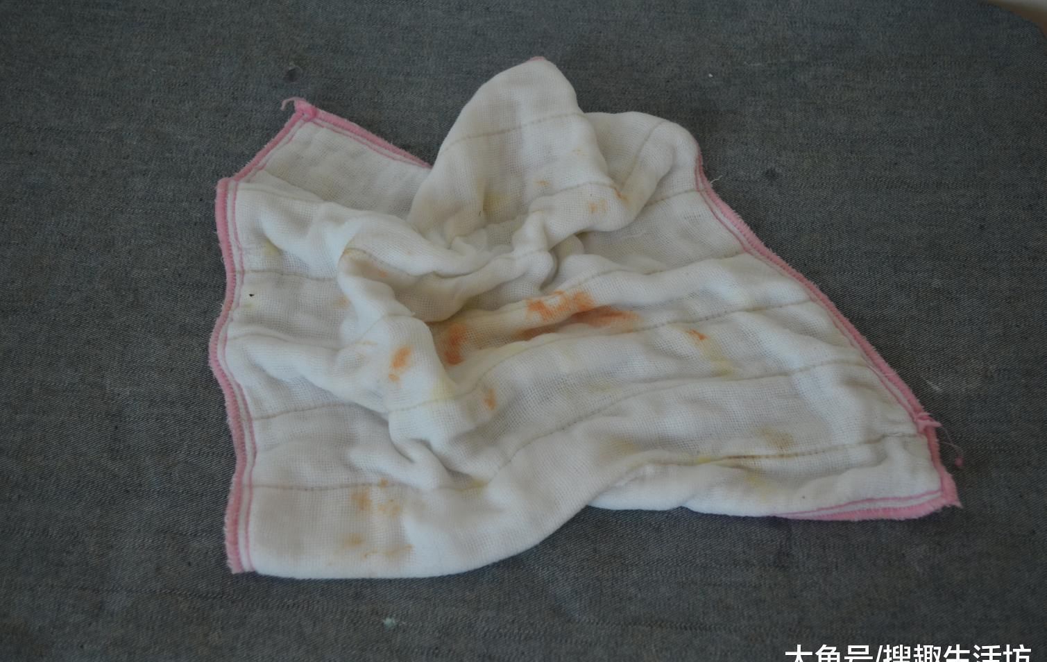 毛巾|厨房抹布又脏有油难清洗 教你一招用它泡一泡, 抹布比毛巾还干净