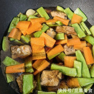 绝杀|色香味俱全，米饭配排骨豆角焖面，下饭绝杀