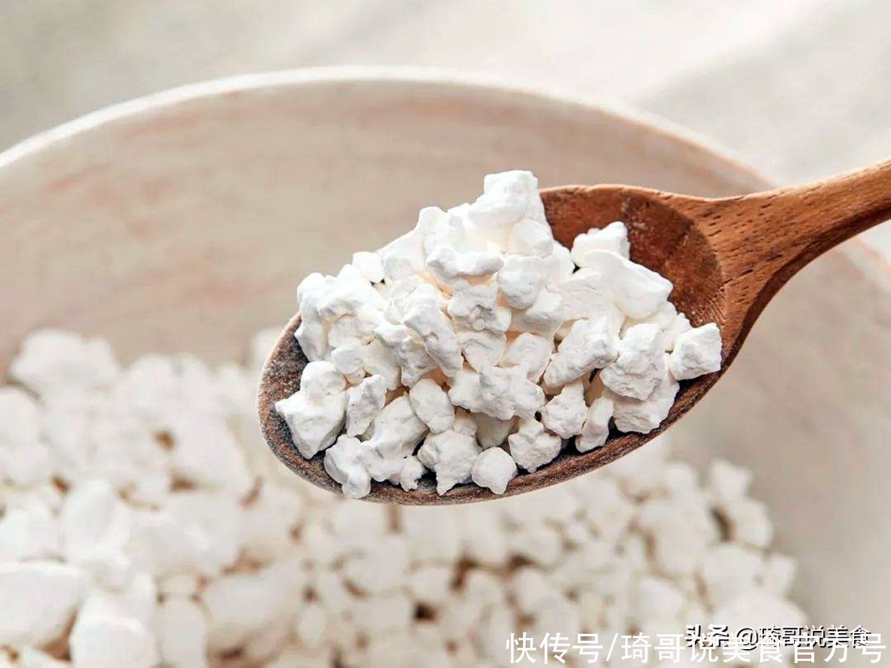 建议中老年人:别舍不得花钱!这种小零食,每天吃一小把,气色好