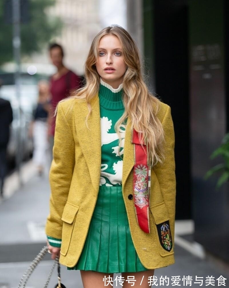 时髦 今年绿色才是最火流行色,时髦好搭还吸睛,比红色更显气质