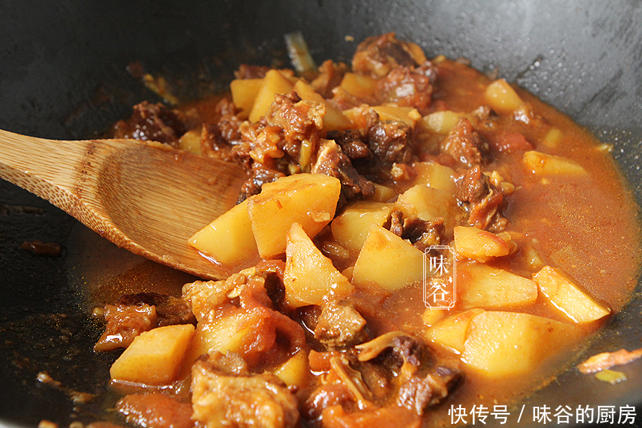 简单|冬至将至,天冷要多吃这肉,滋补美味不上火,简单焖一锅特馋人