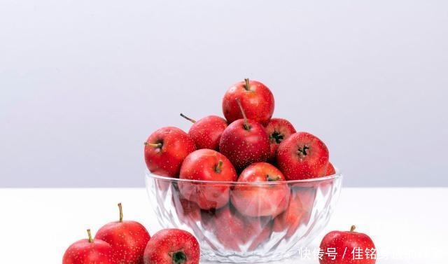 这罐头我家每年都做,果香糯汁酸甜,吃上半年也不坏