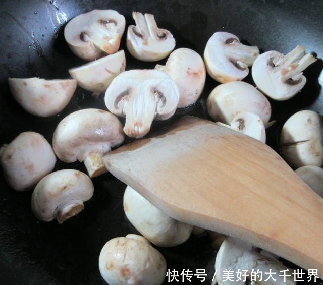 素烧蘑菇，鲜香可口，全家都喜欢