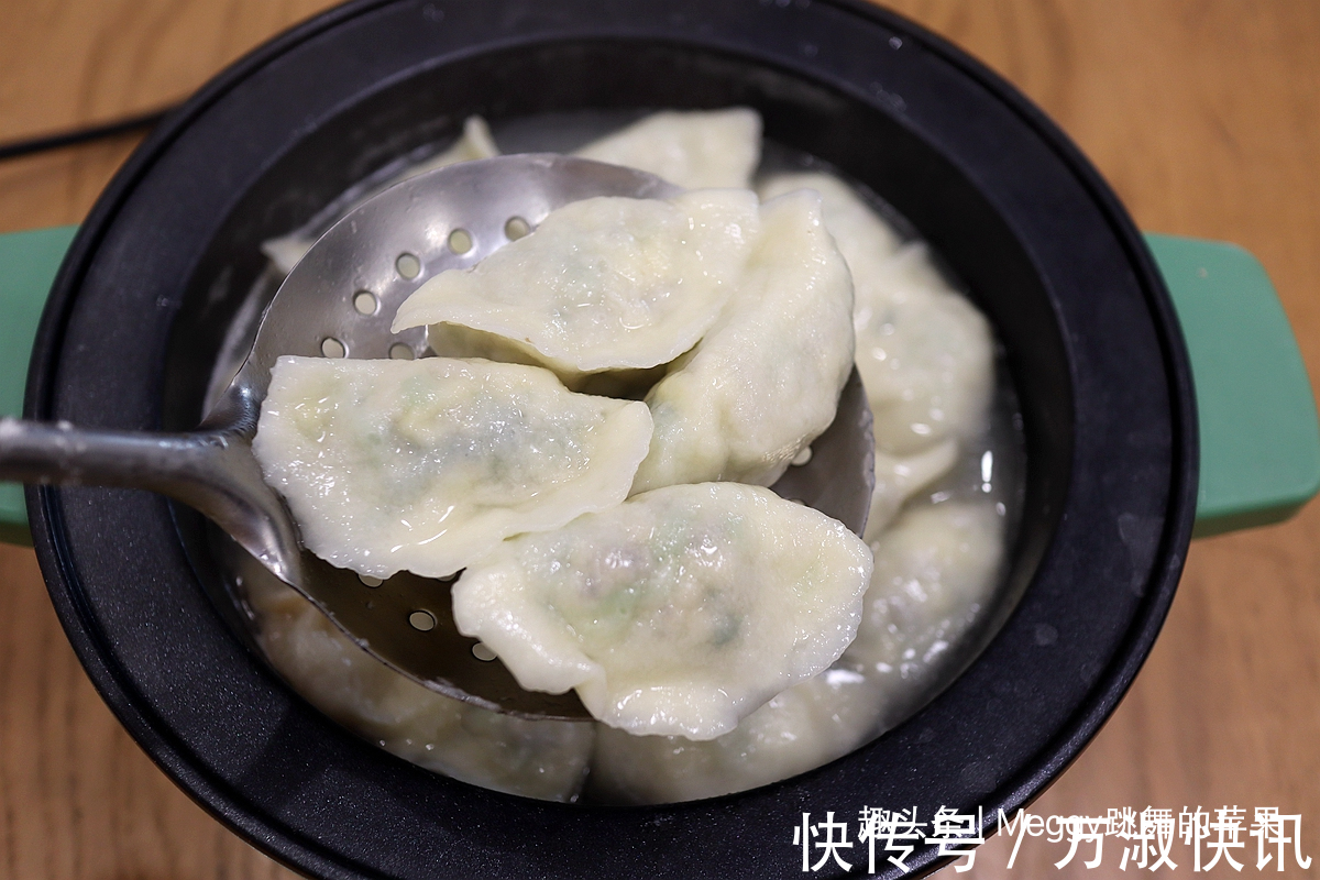 中筋面粉|打工人爱吃的素馅饺子，3种家常食材很划算，清香美味比肉受欢迎