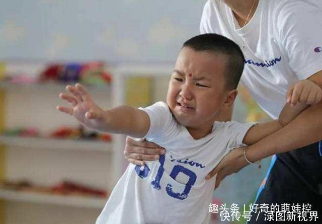 家庭|第一天上幼儿园“不哭”的孩子,资深幼师往往来自3种家庭