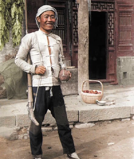 恩师|刺杀恩师失败被挖心肝,检查穿“背心”的女兵,5张历史罕见照