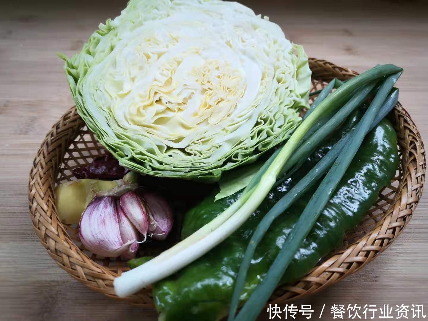 收割|天热多做这菜吃,富含天然叶酸,一斤8毛,买来一烫一拌,真爽口