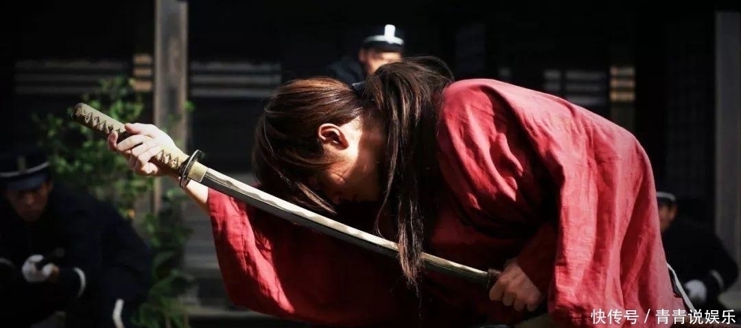 侍魂|“人不中二枉少年”,这些帅气的二次元拿伞姿势,你曾模仿过吗?