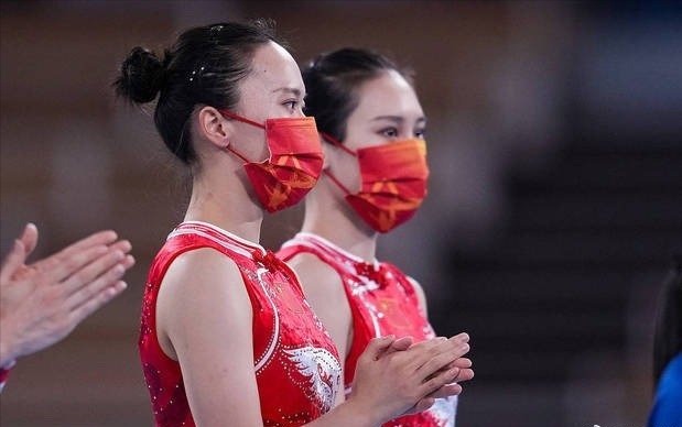 朱雪莹|朱雪莹刘灵玲霸气包揽金银牌,穿金凤旗袍闪耀全场,东方美惹瞩目