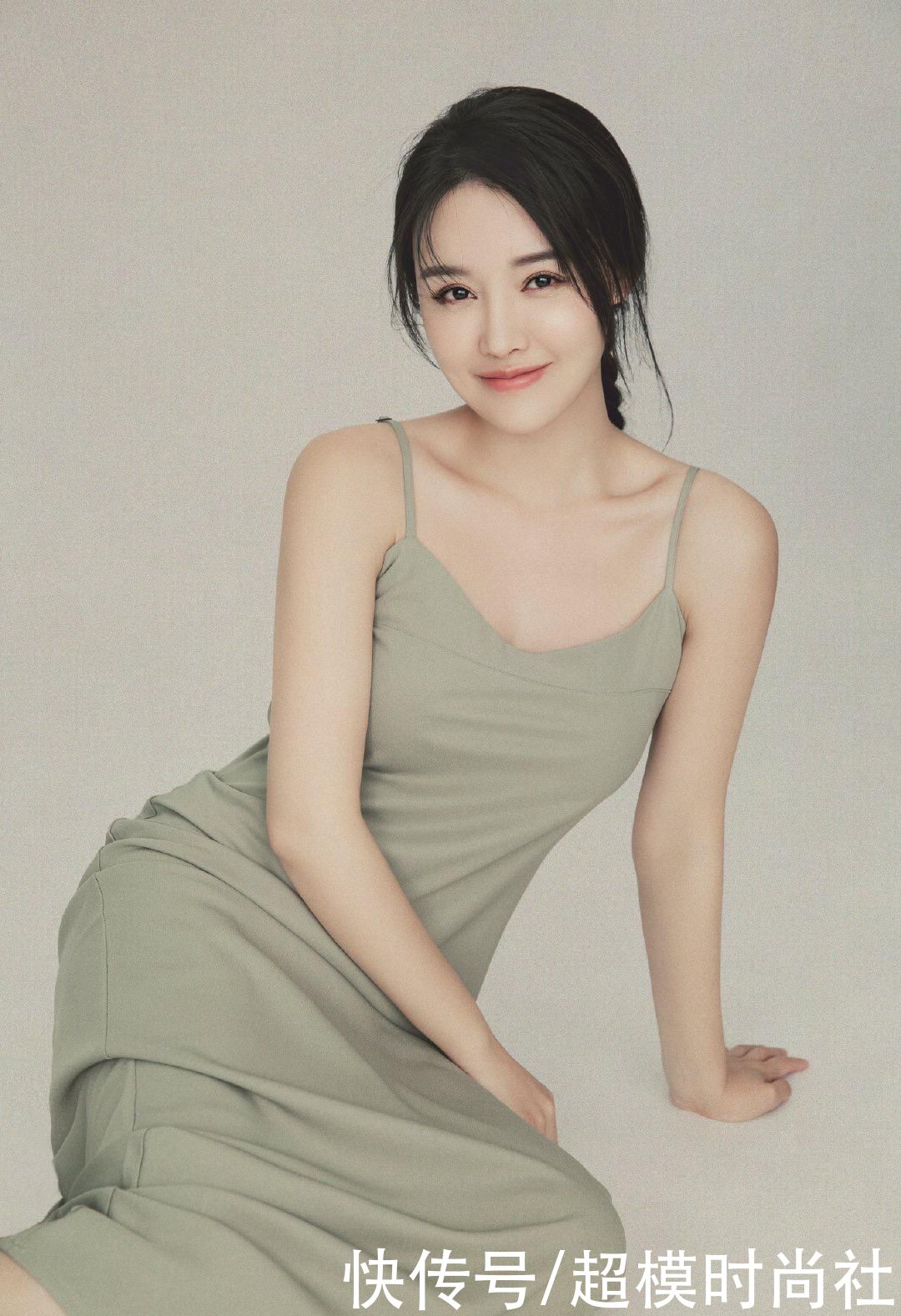 演员高溜整容鼻尖坏死！本是清纯风长发美女，成网红脸没了辨识度