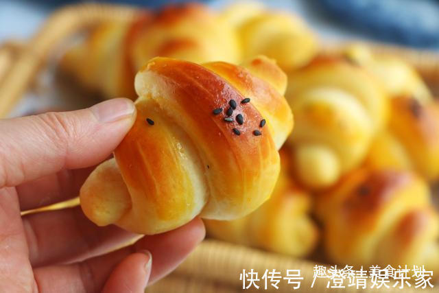 包子|普通面粉加2个鸡蛋做的小面包，松松软软，比包子馒头好看更好吃