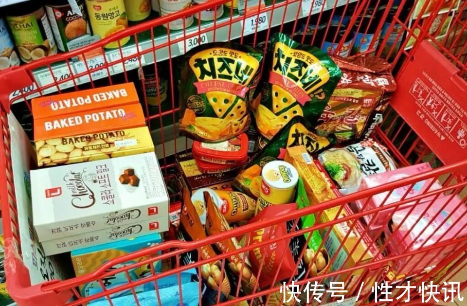 西梅果脯|建议女生逛超市时,遇见这5款零食别忽略,好吃又不贵,很良心